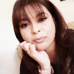 Meet your Posher, Claudia